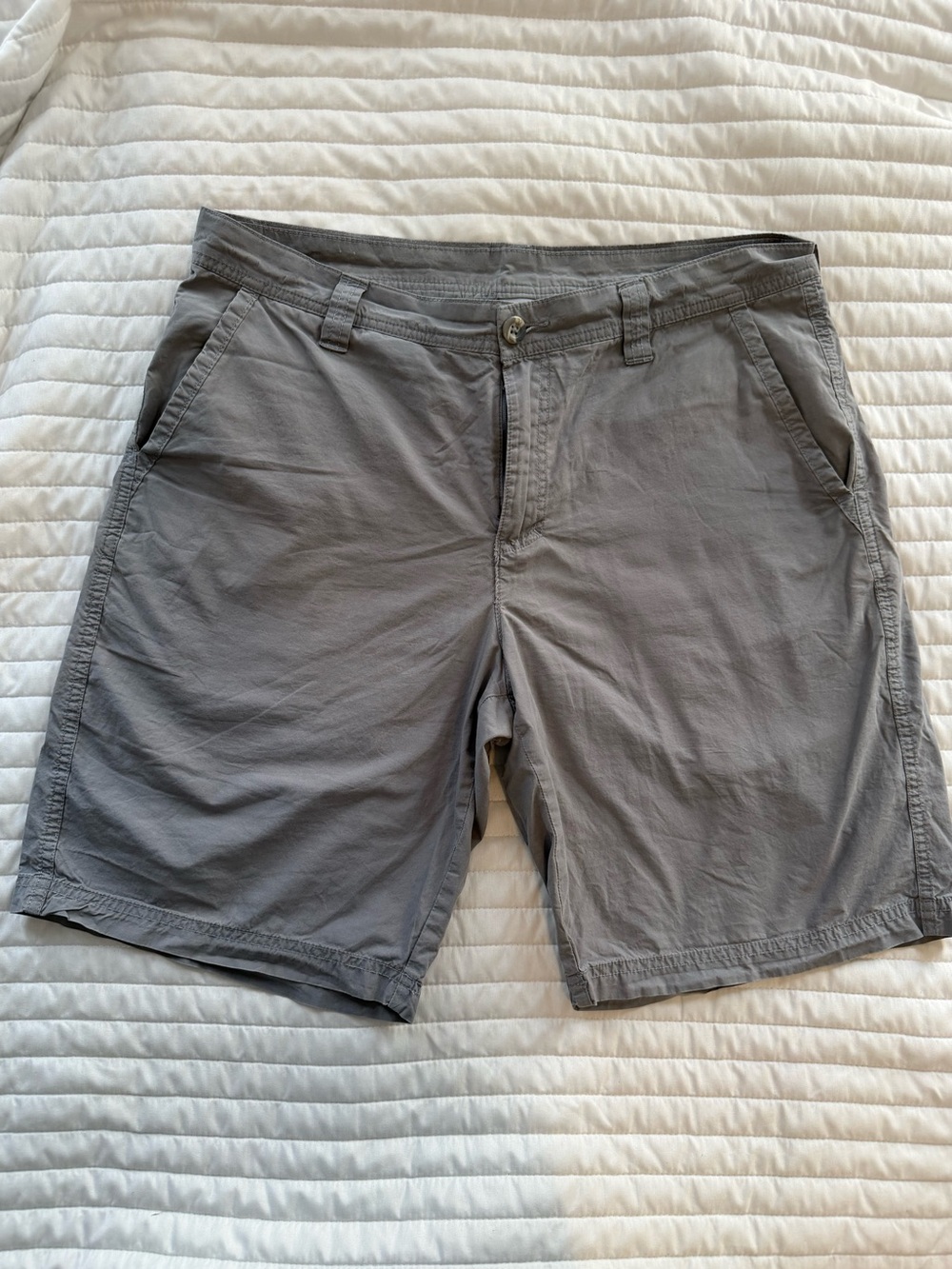Columbia Men's Flat Front Gray Casual Shorts